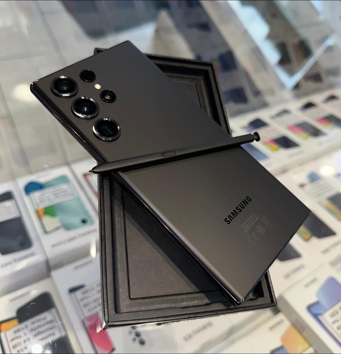 Refurbished Samsung Galaxy S23 Ultra 5G Unlocked - Image 2